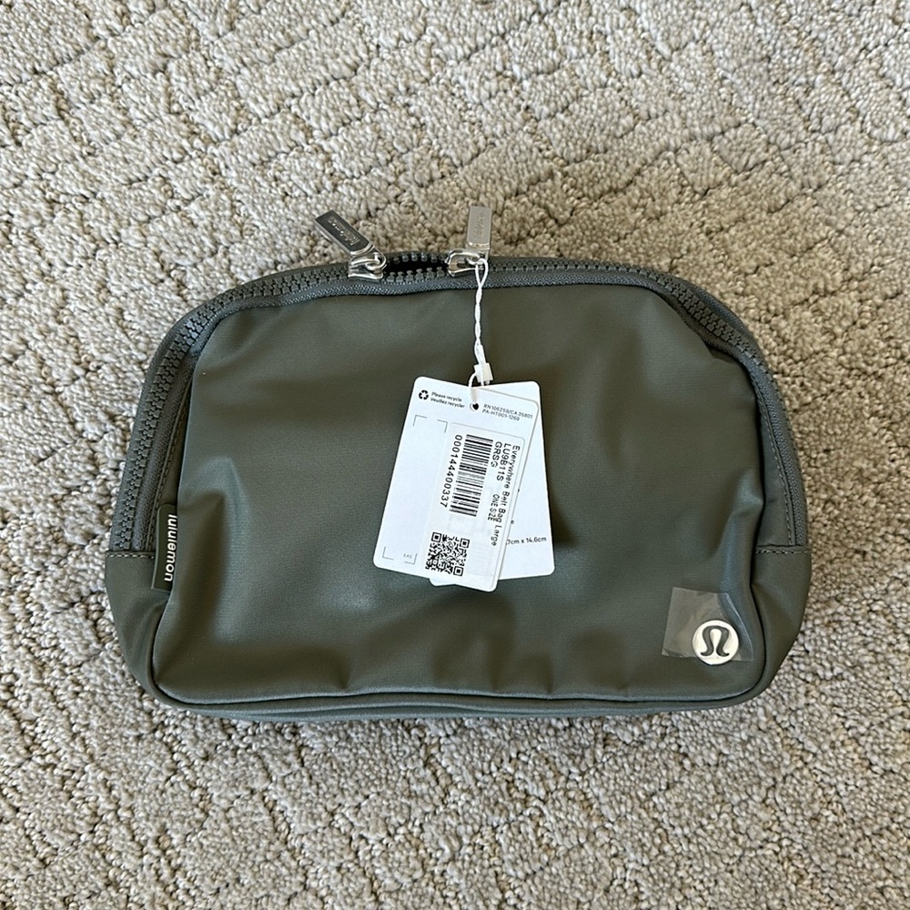 NWT Lululemon Everywhere Belt Bag Green Sage - Picture 4 of 6